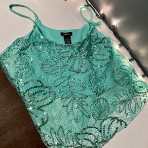 Teal shirt with such amazing coloring and pattern!